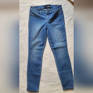 NWOT Fashionnova skinny jeans size 3